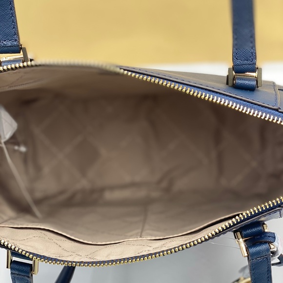 Michael Kors Charlotte Tote & Wallet Set Navy - Picture 8 of 12